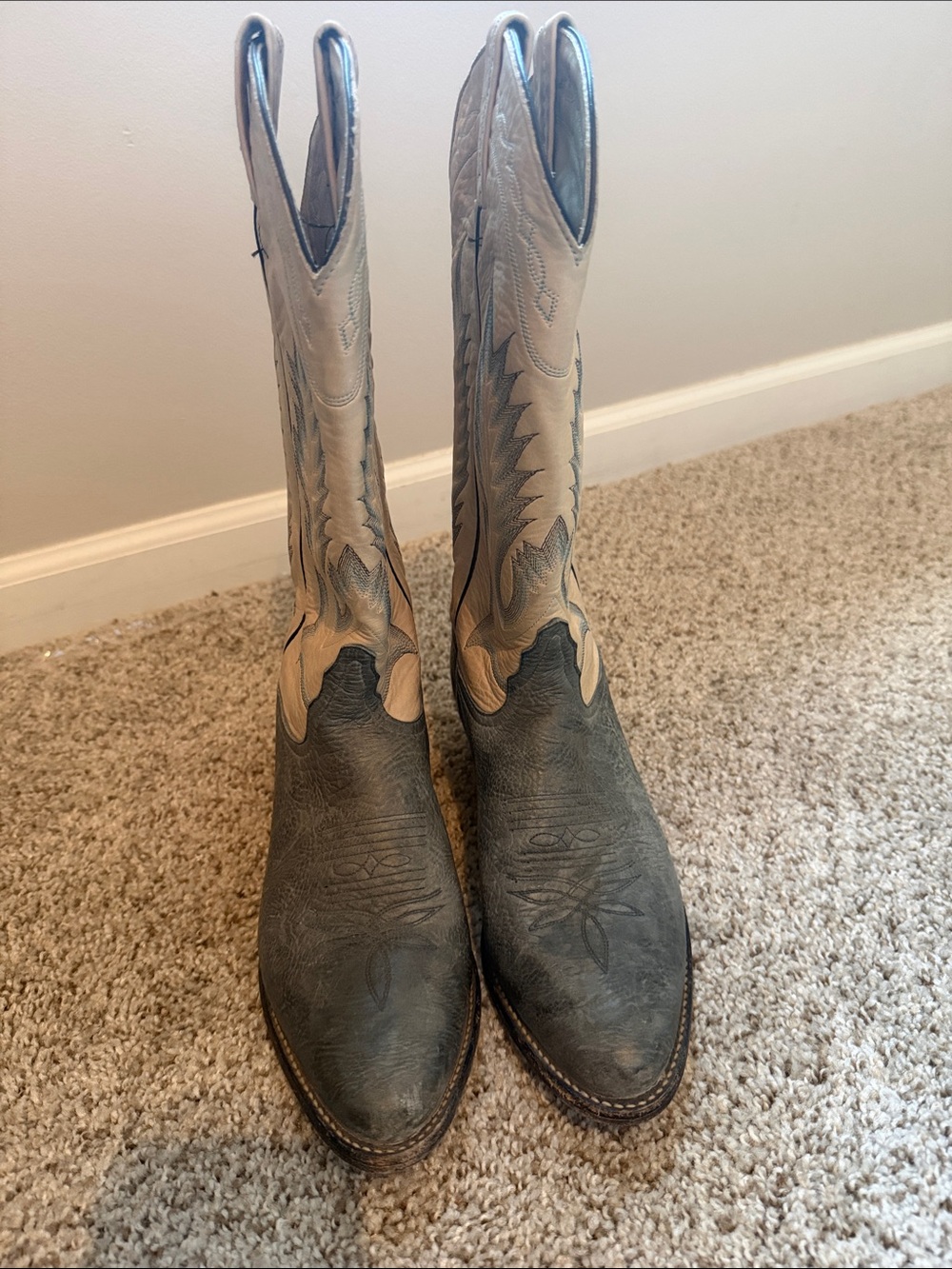Tony Lama Women’s Western Cowboy Boots Size 8 Tan & blue / gray Embroidered